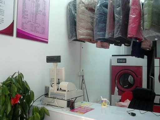 干洗店店內(nèi)一角，UCC洗衣品牌干洗加盟店之一